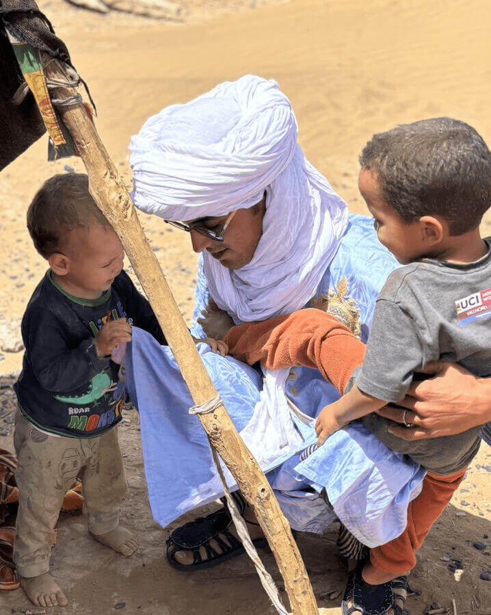 Hamid con Niños Nómadas