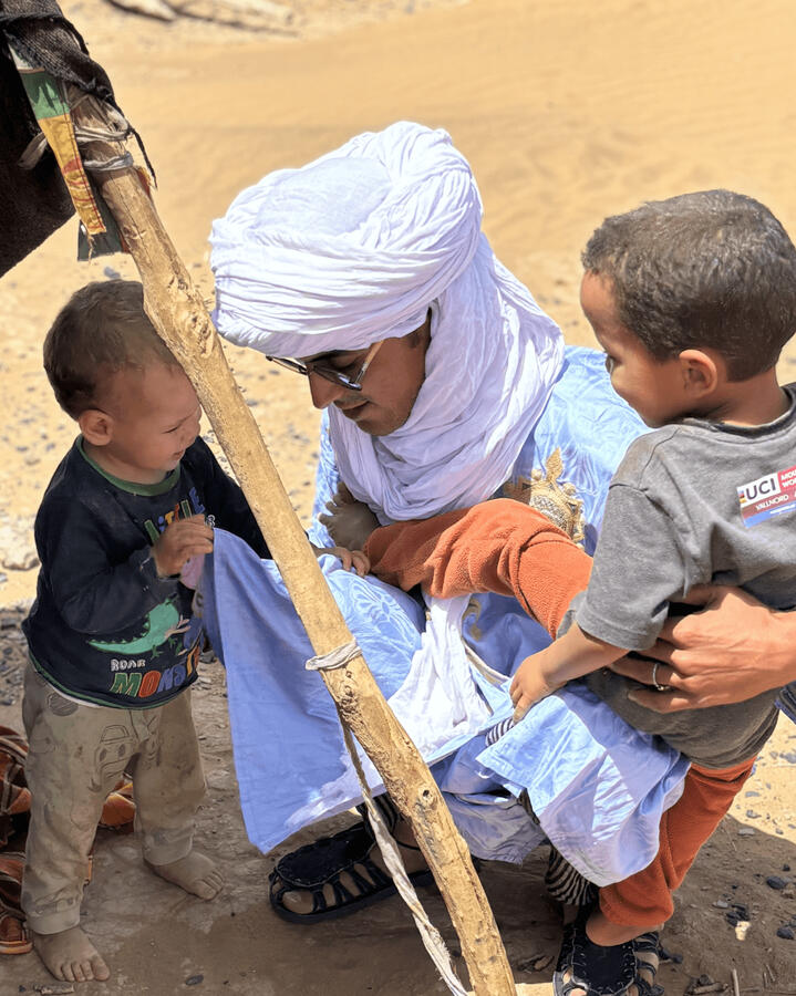 Hamid con Niños Nómadas Hamid con Niños Nómadas